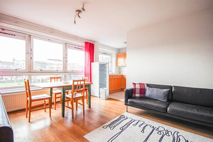 3 Bedroom Flat To Rent In Penfields House, York Way, N7