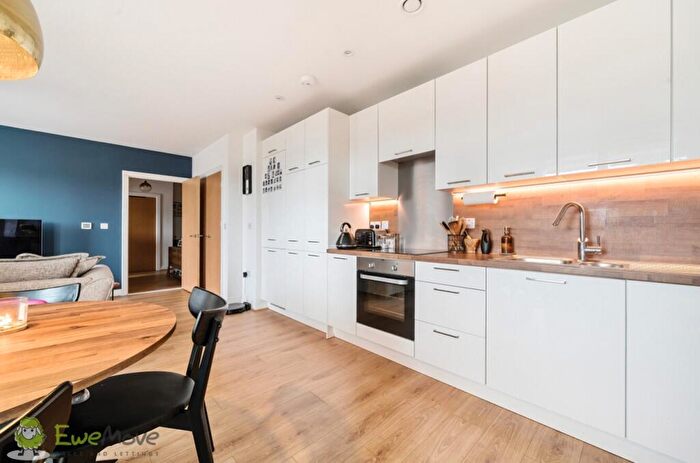 2 Bedroom Flat For Sale In Highbrook House, Quayle Crescent, London, N20