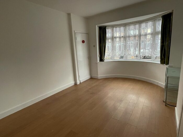 1 Bedroom Flat To Rent In Tunstall Crescent, Leicester, LE4