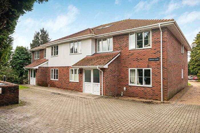 2 Bedroom Apartment For Sale In Winchester Road, Four Marks, Alton, Hampshire, GU34