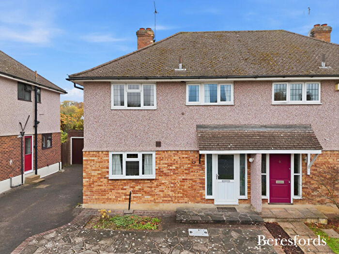 3 Bedroom Semi-Detached House For Sale In Woodway, Shenfield, CM15