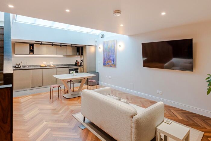 1 Bedroom Apartment For Sale In Peto Place Regents Park, NW1