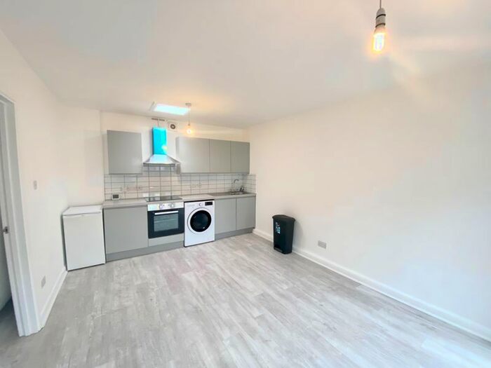 Studio To Rent In Bury Street, Edmonton, London, N9