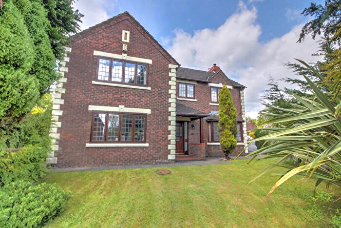 4 Bedroom Detached House For Sale In Whitland Avenue, Bolton, BL1