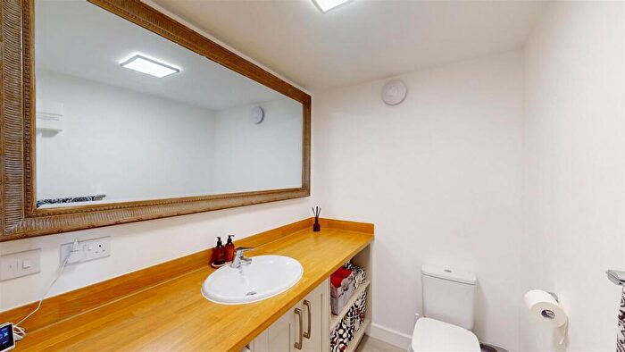 4 Bedroom Detached House For Sale In Cae Ffynnon, Cowbridge, CF71