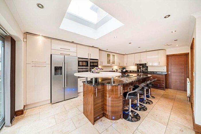 5 Bedroom Semi-Detached House To Rent In Beverley Gardens, Wembley, HA9