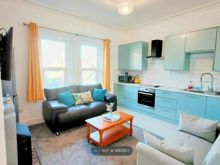 2 Bedroom Flat To Rent In Snowdon Road, Bournemouth, BH4