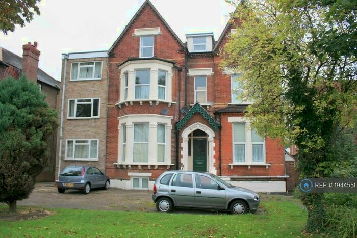 2 Bedroom Flat To Rent In Croydon Road, Beckenham, BR3