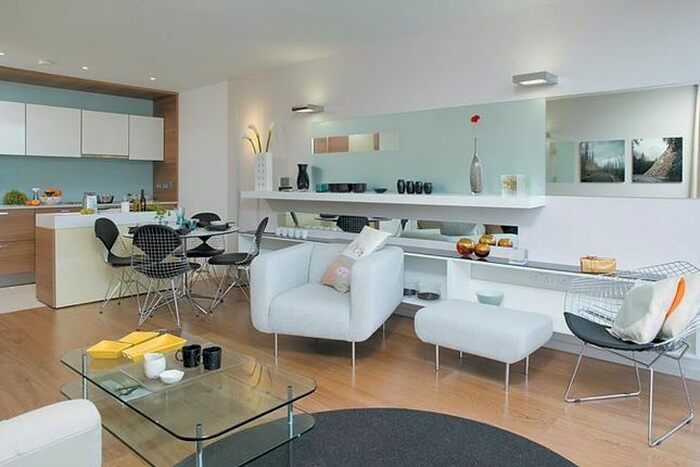 1 Bedroom Flat To Rent In Regency Court, - High Road, South Woodford London, E18