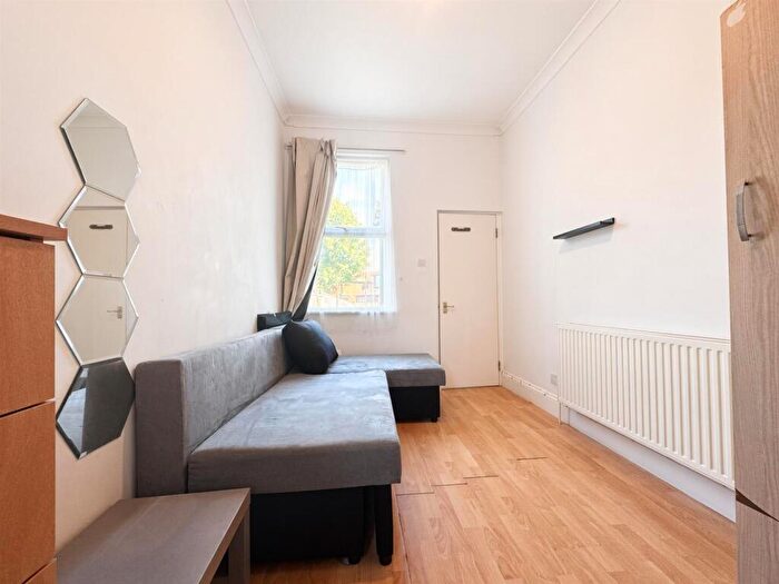 Studio To Rent In Melrose Avenue, Willesden Green, NW2