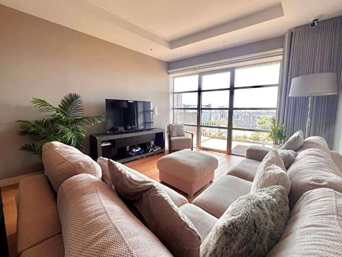 1 Bedroom Apartment For Sale In Hope Street, London, E14