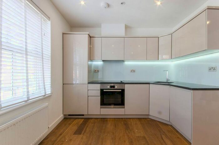 2 Bedroom Flat To Rent In Trafalgar Road, Greenwich, London SE10