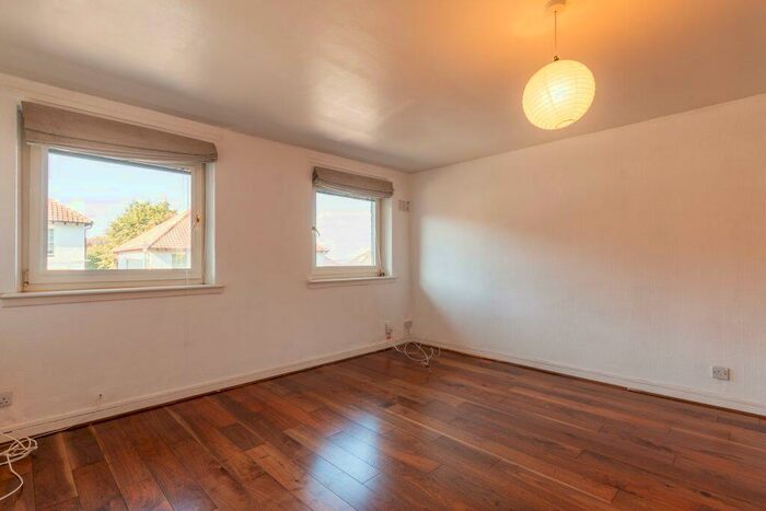 2 Bedroom Flat To Rent In L &#; Laverockbank Avenue, Edinburgh, EH5