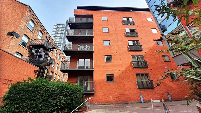 2 Bedroom Flat To Rent In Lockes Yard, Gt Marlborough St, M1