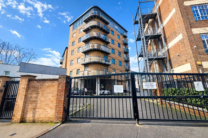 2 Bedroom Flat For Sale In Peckham Grove, London, SE15