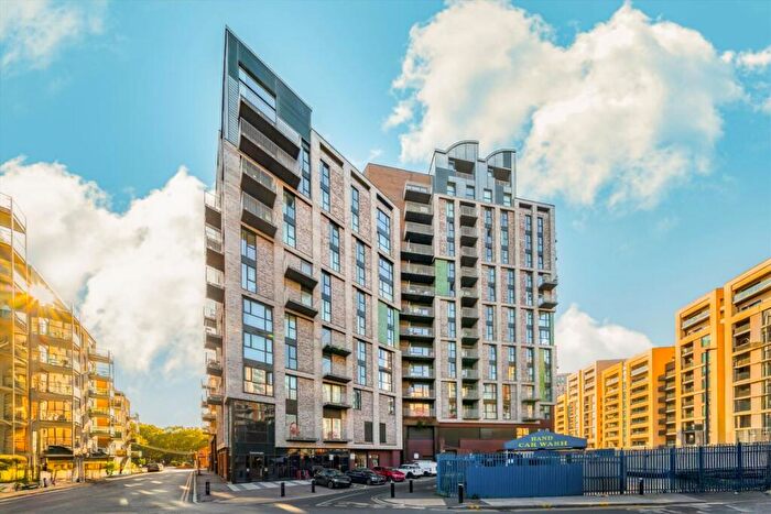 2 Bedroom Flat To Rent In Sovereign Tower, Canning Town, London, E16