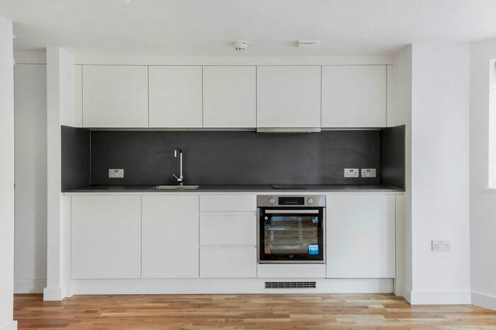 1 Bedroom Flat To Rent In Beulah Hill, London, SE19