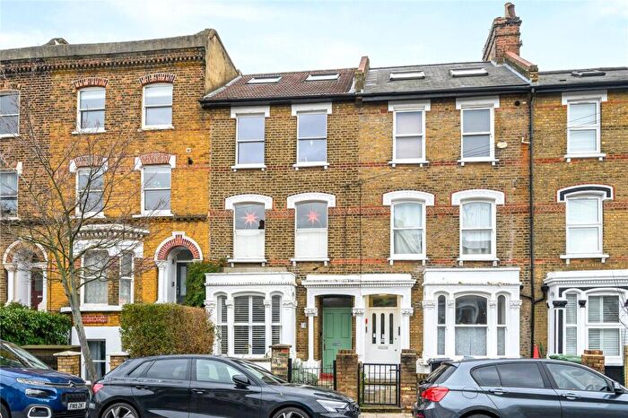 2 Bedroom Apartment For Sale In St Thomas's Road, London, N4