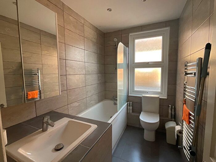 2 Bedroom Flat To Rent In High Street, Northwood, HA6