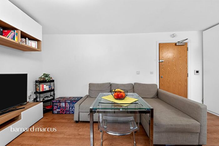 1 Bedroom Flat For Sale In Garratt Lane, London, SW17