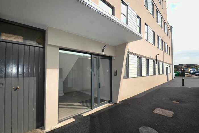 2 Bedroom Flat To Rent In Victoria Road, Horley, RH6