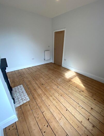 2 Bedroom Apartment To Rent In Corporation Road, Cardiff(City), CF11