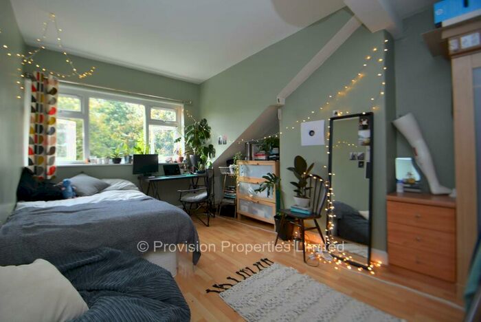 6 Bedroom Terraced House To Rent In Cliff Mount, Woodhouse, Leeds, LS6