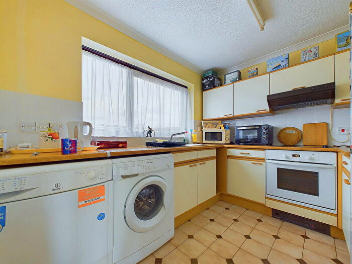 1 Bedroom Apartment For Sale In Brighton Road, Lancing, BN15