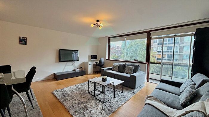 2 Bedroom Flat To Rent In The Quadrangle, Norfolk Crescent, W2