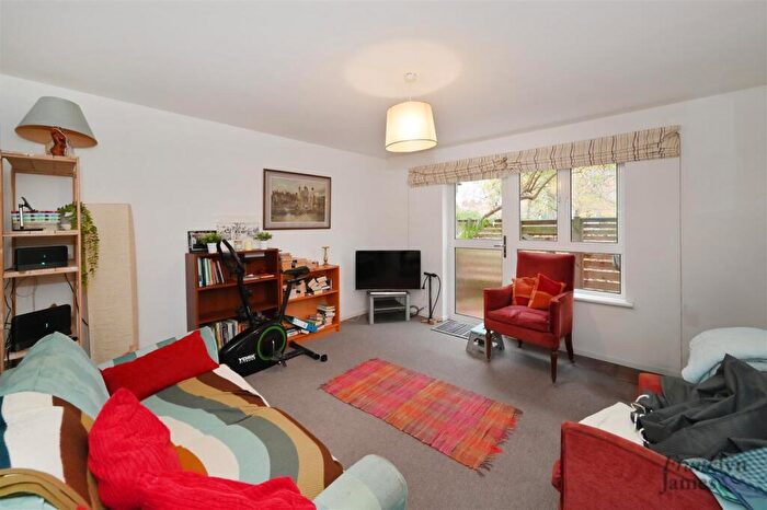 1 Bedroom Apartment For Sale In Plimsoll Close, Poplar, London, E14
