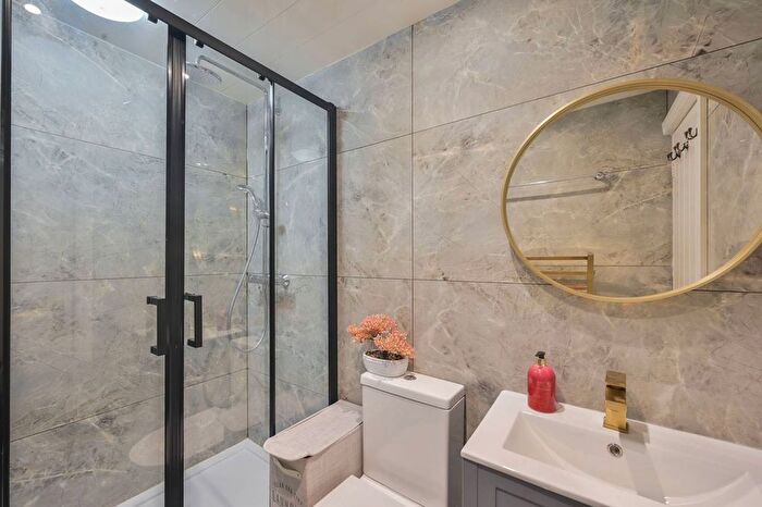 1 Bedroom Flat To Rent In Earls Court, Earls Court, London, SW5