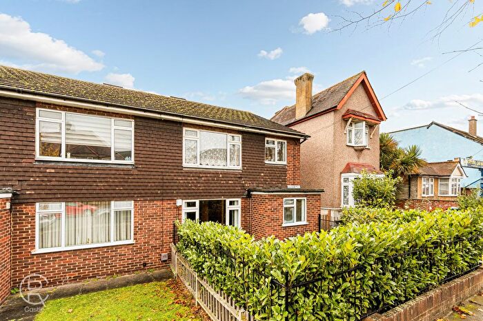2 Bedroom Maisonette For Sale In Eastmead Avenue, Greenford, UB6