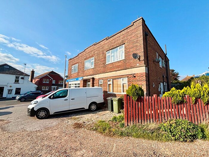 2 Bedroom Flat For Sale In Peartree Lane, Bexhill-On-Sea, TN39