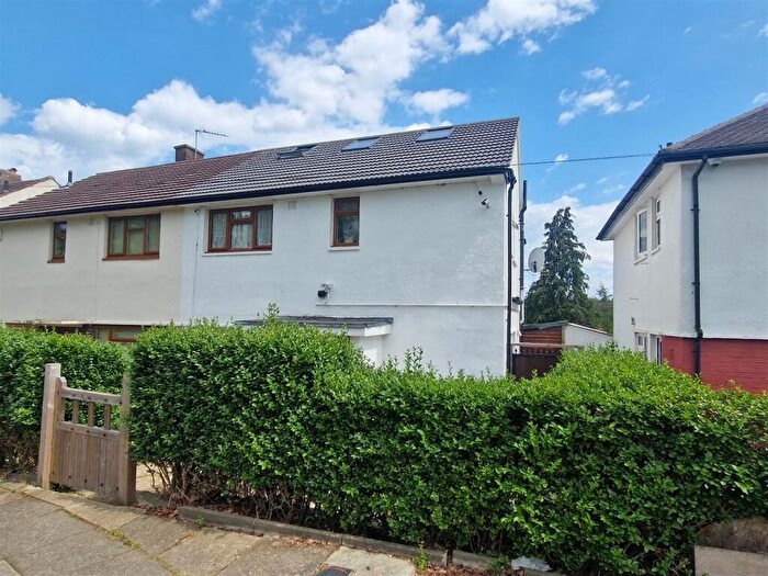 5 Bedroom Semi-Detached House To Rent In Maple Grove, London, NW9