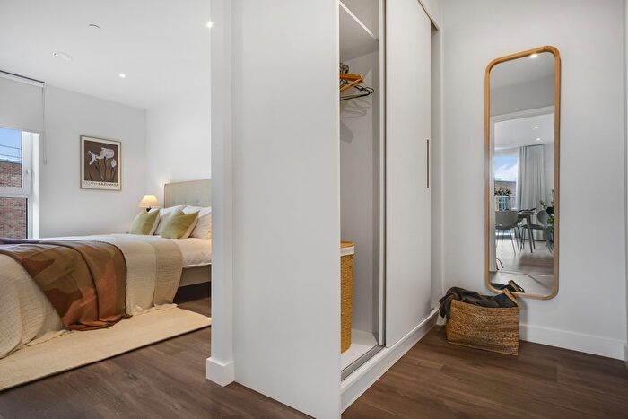 3 Bedroom Flat To Rent In Uncle, Deptford, SE8