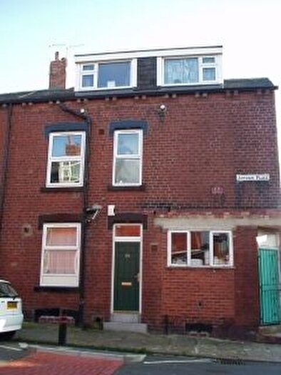 3 Bedroom Property To Rent In Autumn Place, Hyde Park, Leeds, LS6