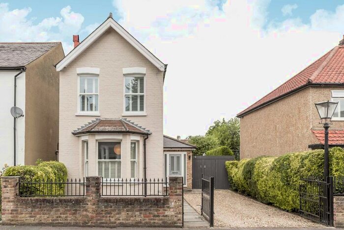 3 Bedroom Semi-Detached House To Rent In Tolworth Road, Tolworth, Surbiton KT6