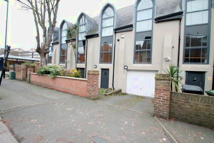 2 Bedroom Flat To Rent In Trewsbury Road, London, SE26