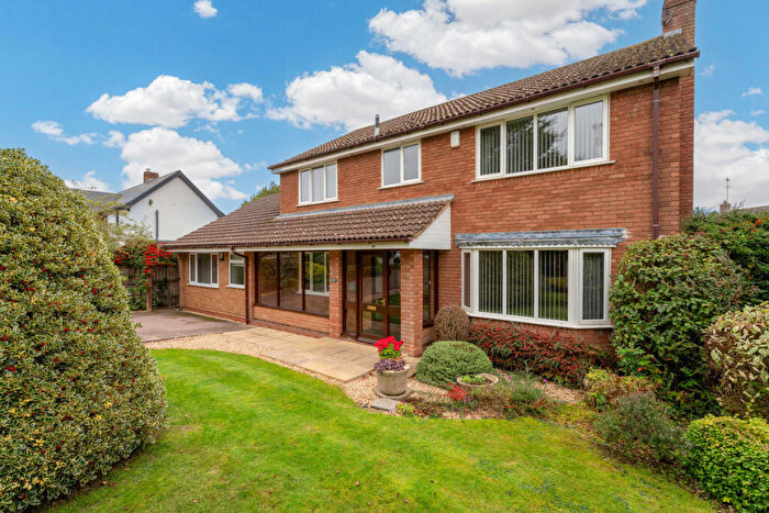 4 Bedroom Detached House For Sale In Bloxham Road Banbury, Oxfordshire, OX16