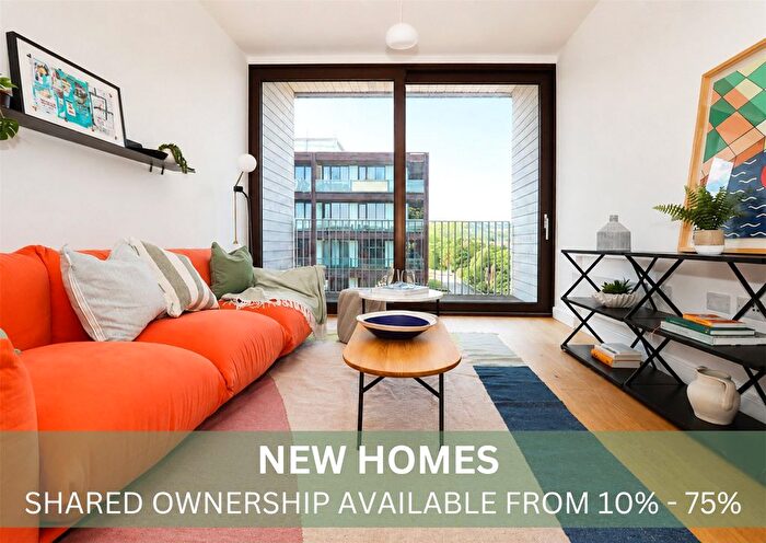 2 Bedroom Flat For Sale In Lake Shore Drive, Bristol, Somerset, BS13