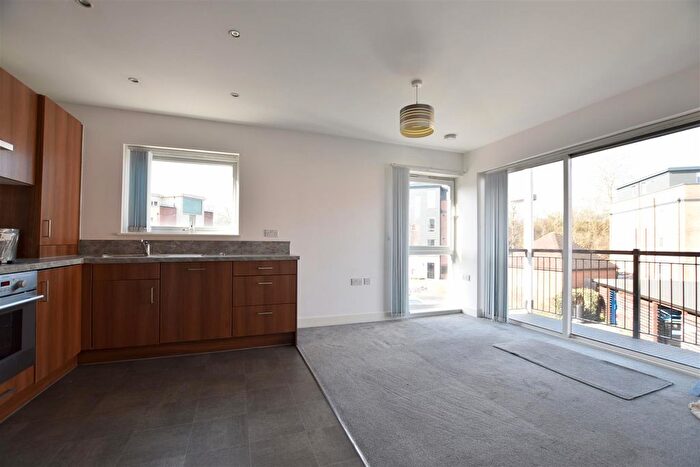 2 Bedroom Flat To Rent In Thornton Side, Redhill, RH1