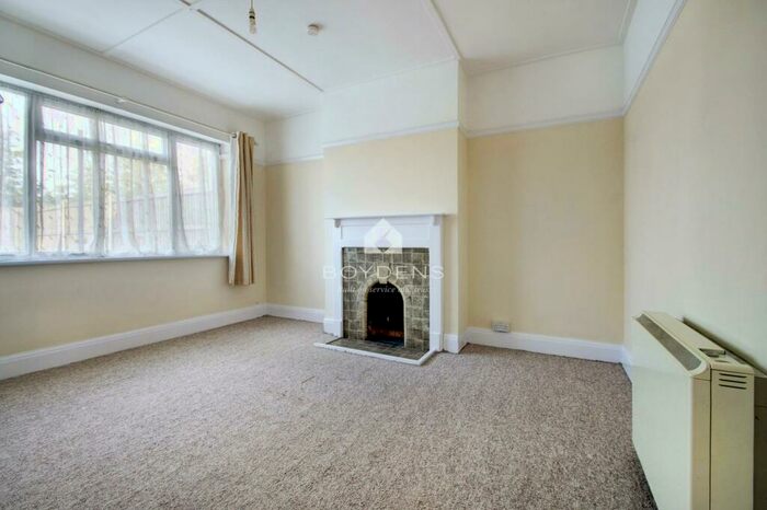 2 Bedroom Flat To Rent In Coppins Road, Clacton On Sea, CO15