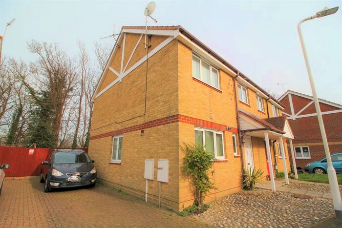 3 Bedroom Semi-Detached House To Rent In Margate, CT9