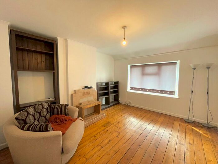 1 Bedroom Flat To Rent In Woodward Road, Dagenham, RM9