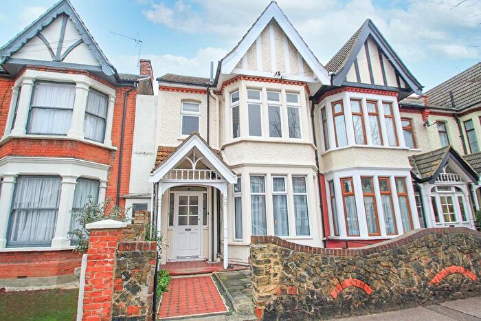 1 Bedroom Apartment For Sale In Boscombe Road, Southend-On-Sea, SS2