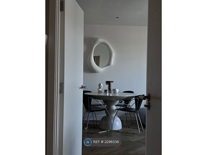 1 Bedroom Flat To Rent In Halo Court, London, E3