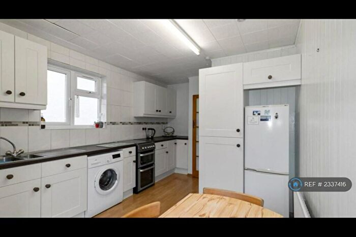 2 Bedroom Bungalow To Rent In Milton Avenue, Barnet, EN5