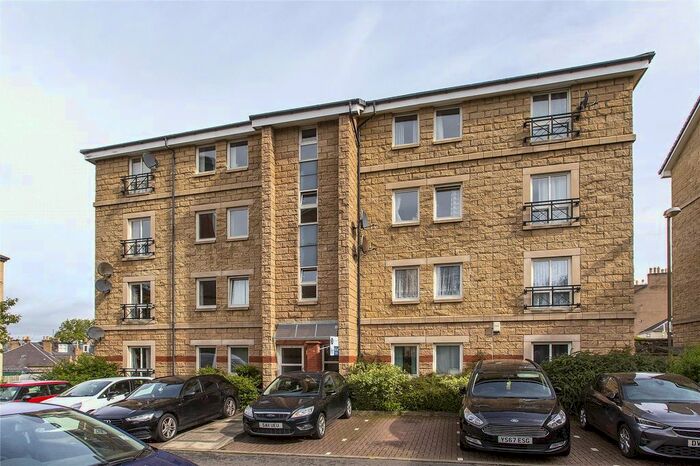 3 Bedroom Flat To Rent In Dryden Gait, Edinburgh, EH7