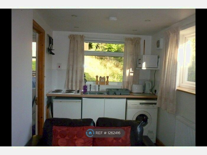 1 Bedroom Flat To Rent In Green Hill, High Wycombe HP13
