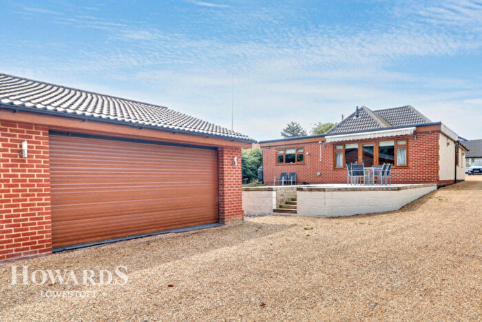 10 Bedroom Detached Bungalow For Sale In Chestnut Avenue, Oulton Broad, NR32